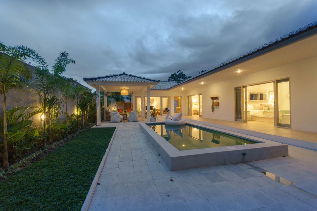 Sunyi Villas Kuta  Buitenkant foto